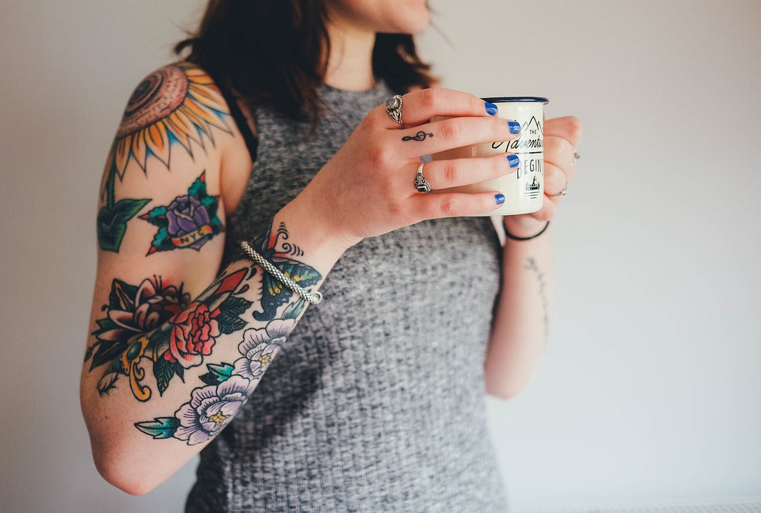 Tatuowanie Jesienią i Zimą: Dlaczego Chłodne Miesiące To Najlepszy Czas na Nowy Tatuaż?